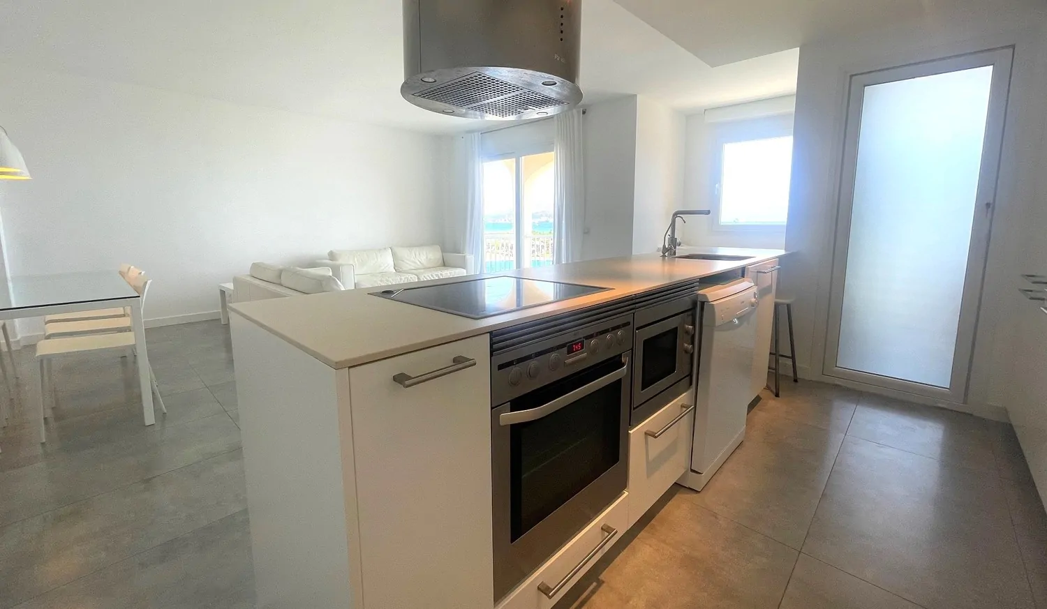 Moderne-Wohnung-am-Meer-Playa-de-Muro