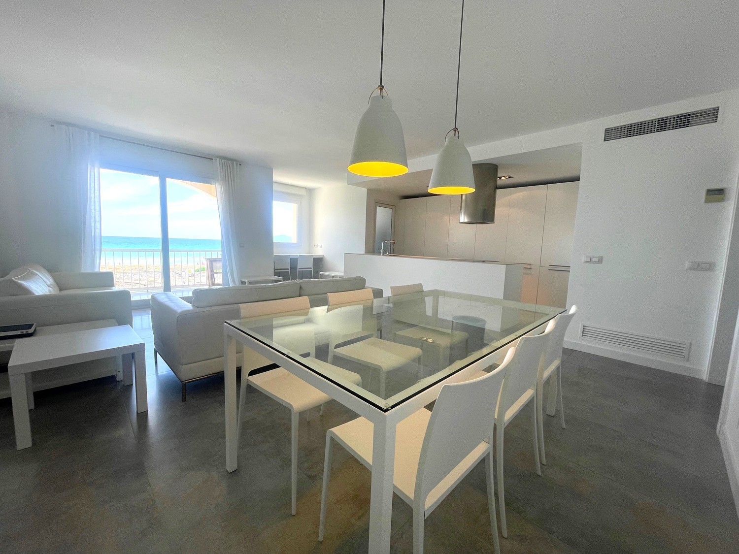 Moderne-Wohnung-am-Meer-Playa-de-Muro
