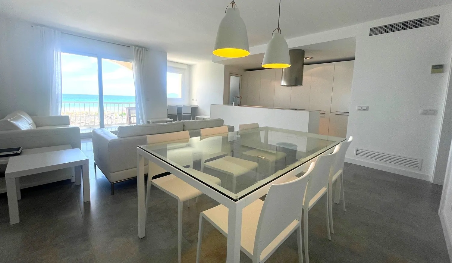 Moderne-Wohnung-am-Meer-Playa-de-Muro