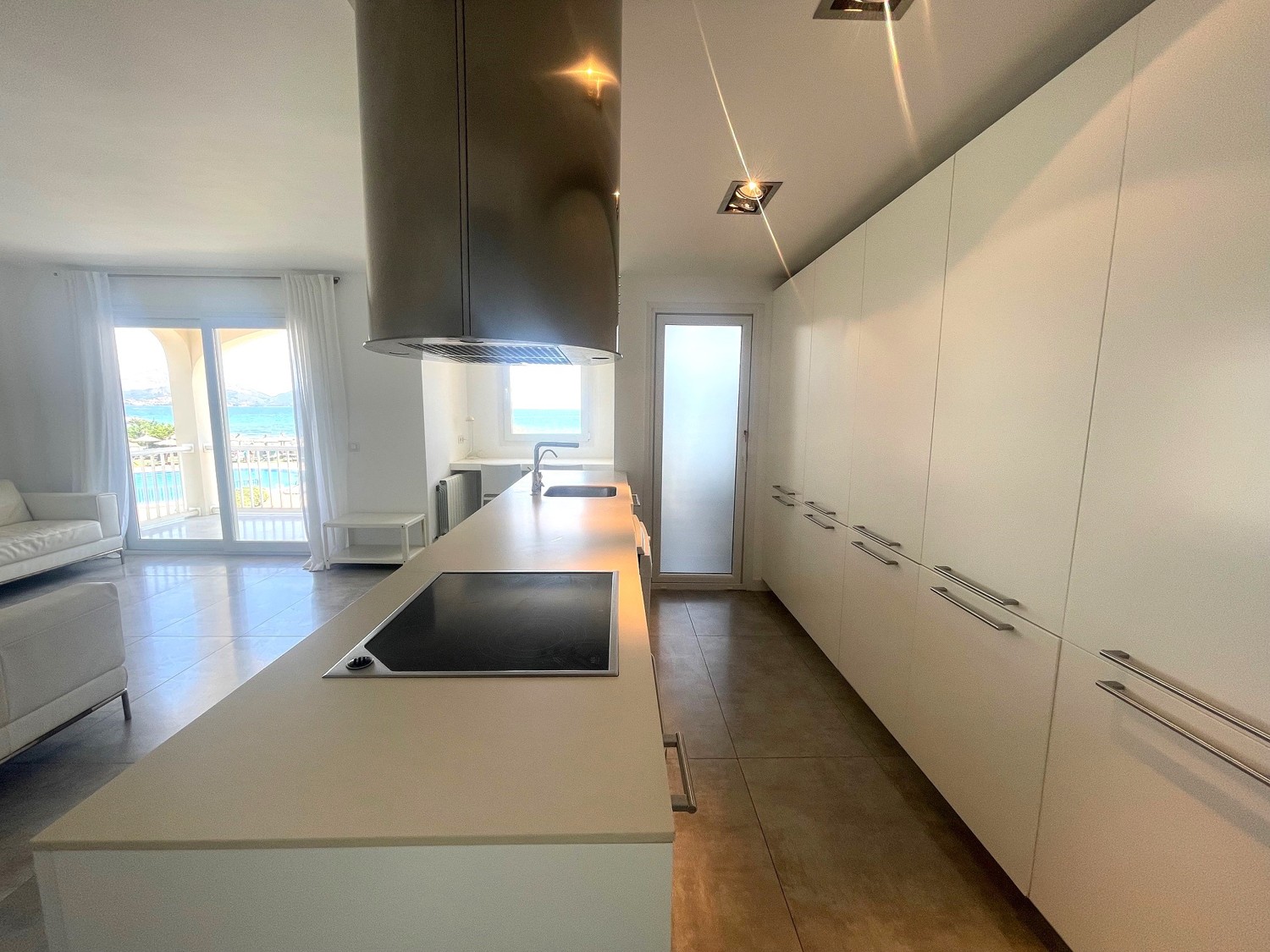 Moderne-Wohnung-am-Meer-Playa-de-Muro