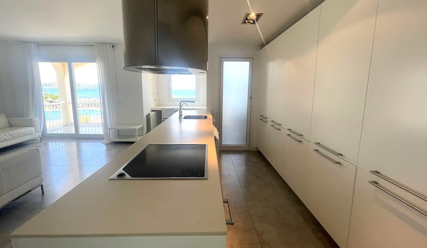 Moderne-Wohnung-am-Meer-Playa-de-Muro