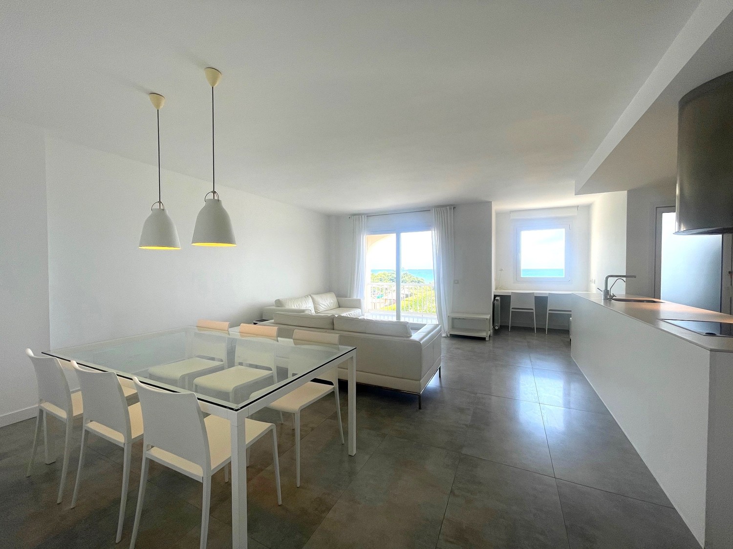 Moderne-Wohnung-am-Meer-Playa-de-Muro