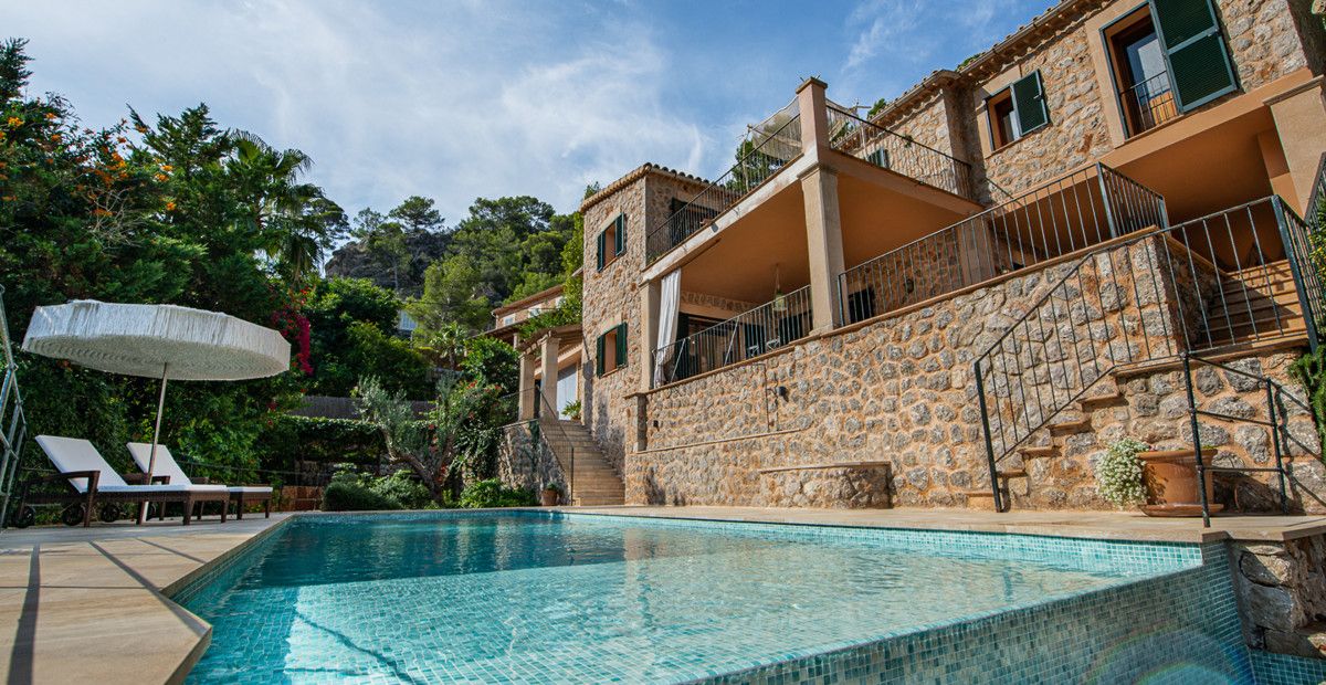 Villa-mit-See-Blick-in-Deiá-Mallorca
