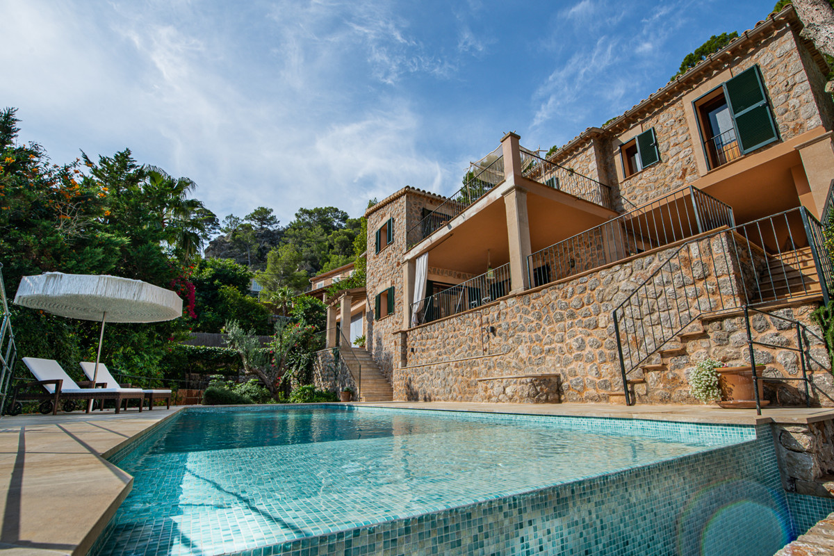 Villa-mit-See-Blick-in-Deiá-Mallorca