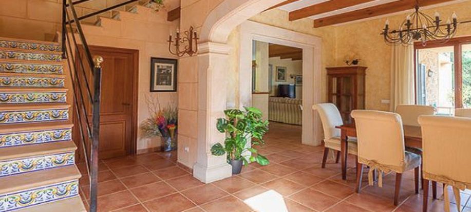 Villa-mit-See-Blick-in-Deiá-Mallorca