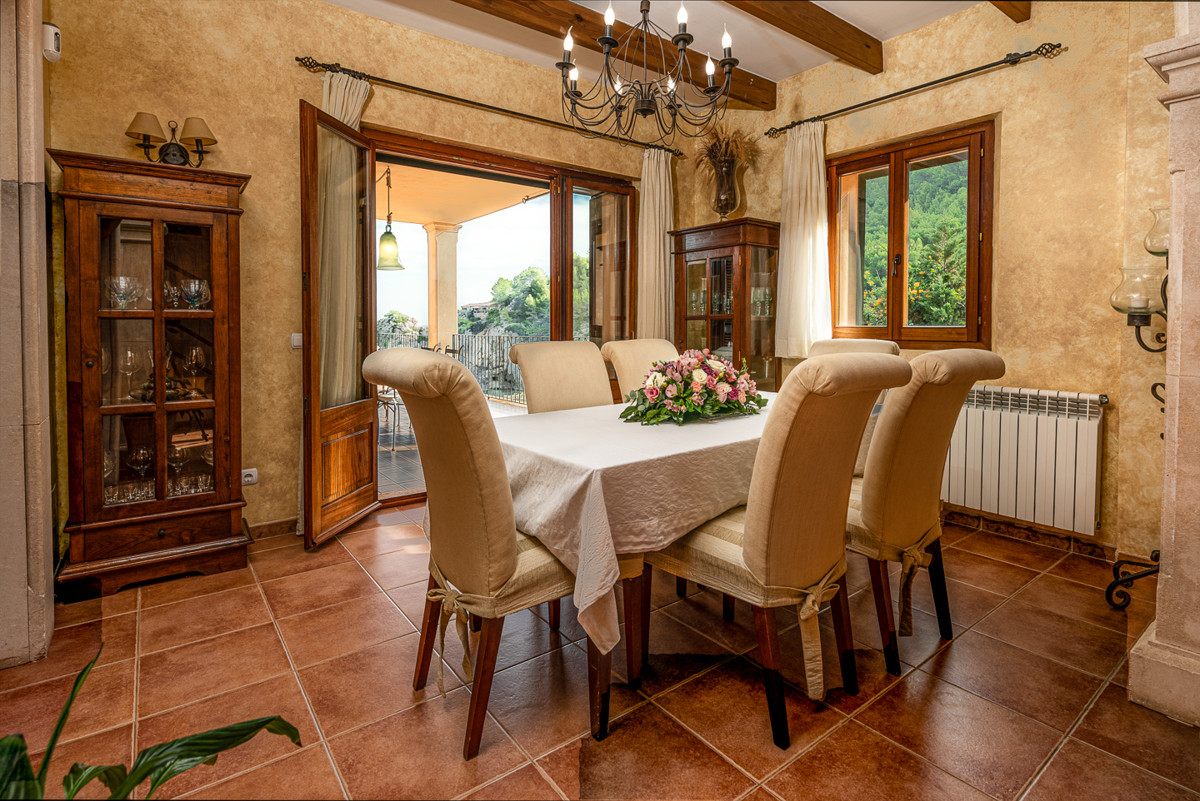 Villa-mit-See-Blick-in-Deiá-Mallorca