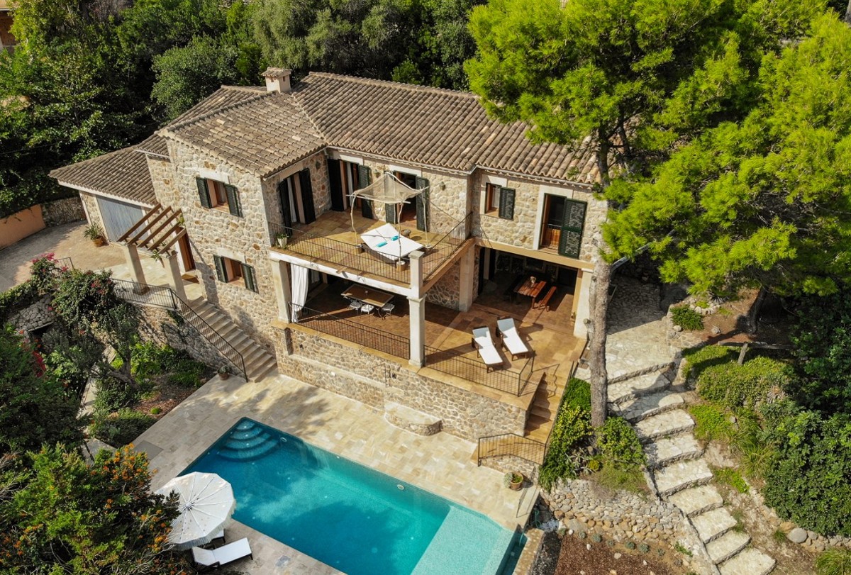 Villa-mit-See-Blick-in-Deiá-Mallorca