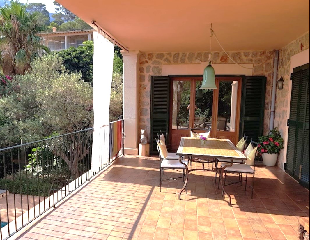 Villa-mit-See-Blick-in-Deiá-Mallorca