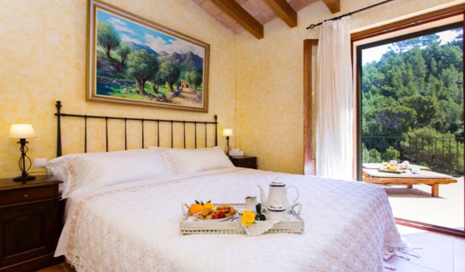 Villa-mit-See-Blick-in-Deiá-Mallorca