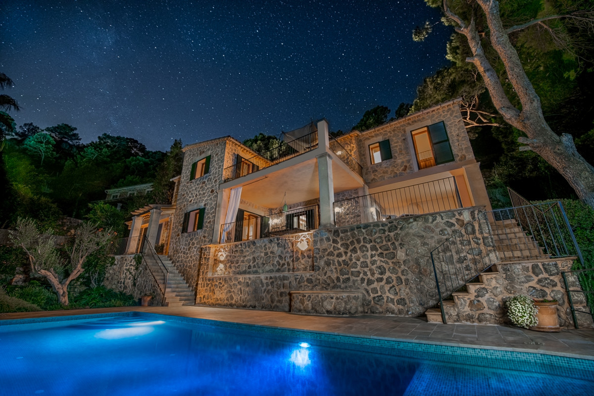 Villa-mit-See-Blick-in-Deiá-Mallorca