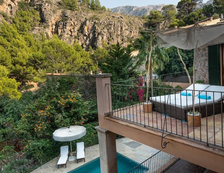 Villa-mit-See-Blick-in-Deiá-Mallorca