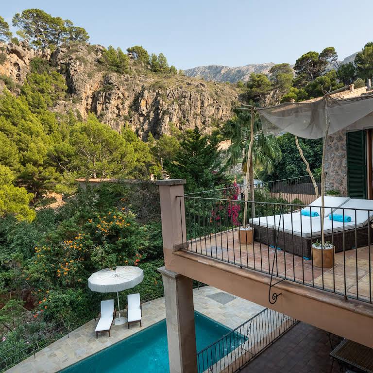 Villa-mit-See-Blick-in-Deiá-Mallorca