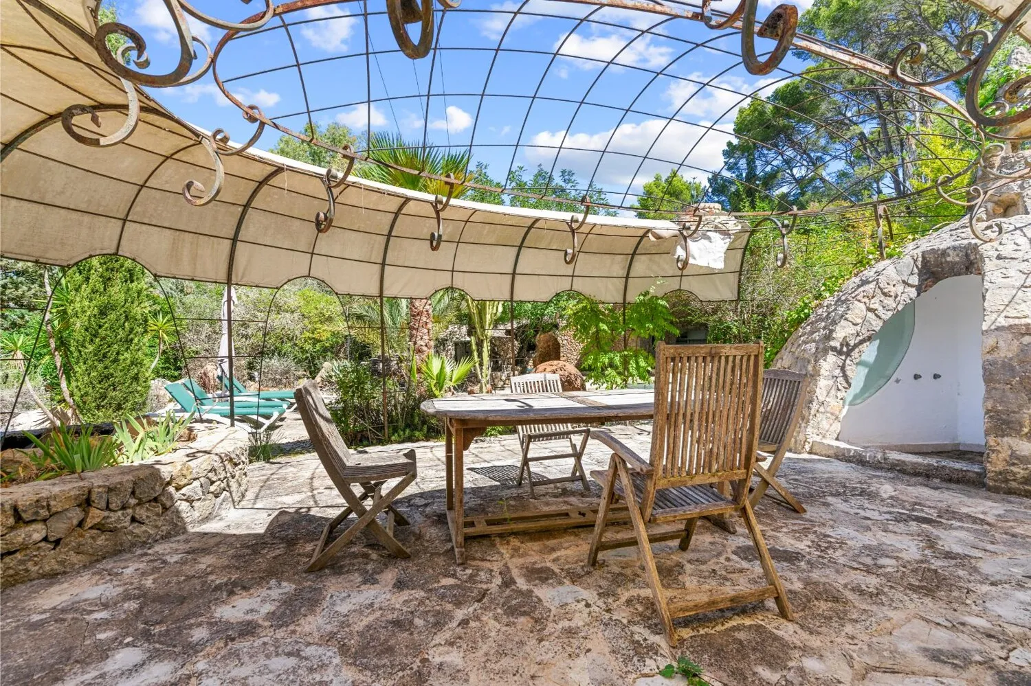 Villa-near-the-sea-in-Alcanada-Alcúdia