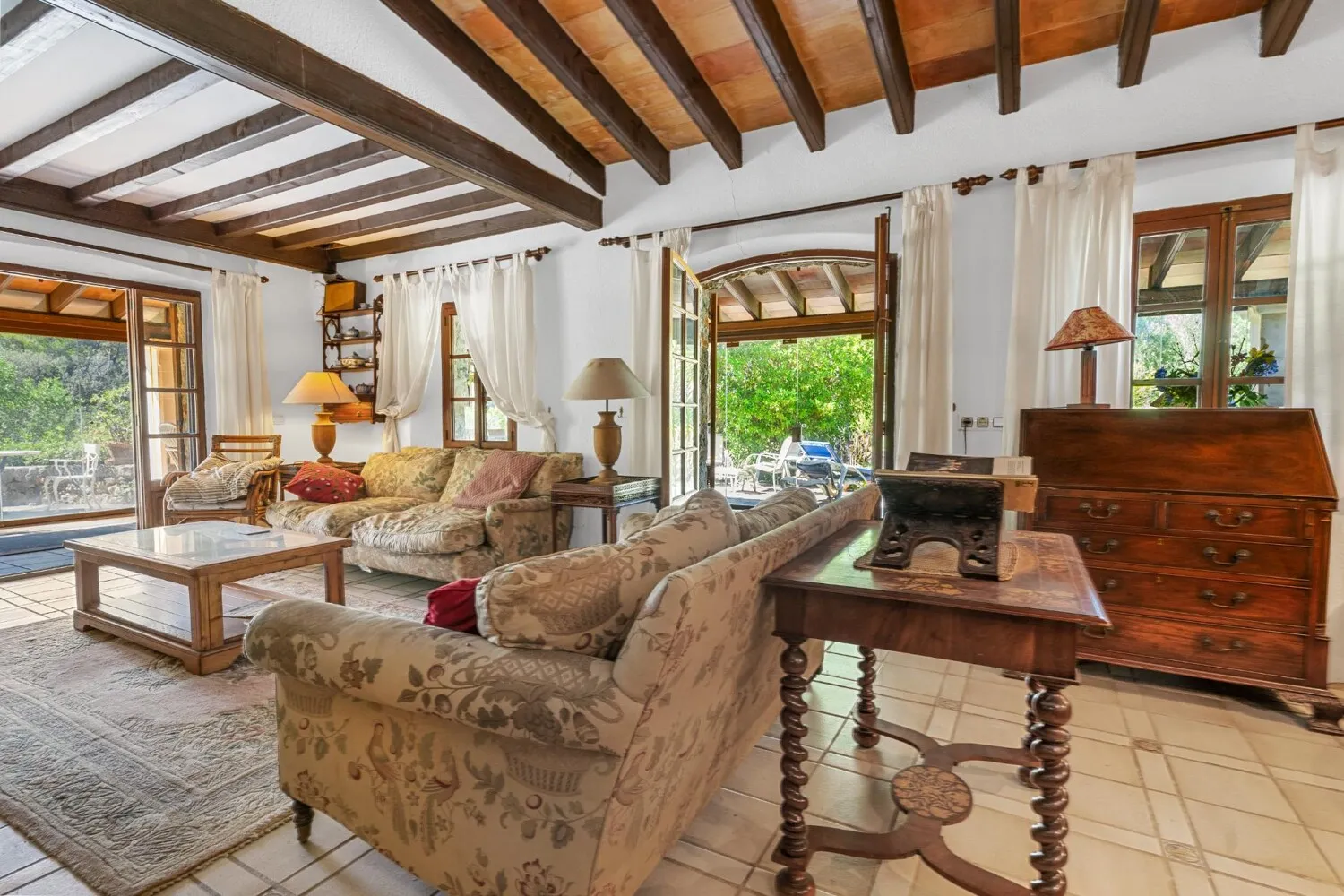 Villa-near-the-sea-in-Alcanada-Alcúdia