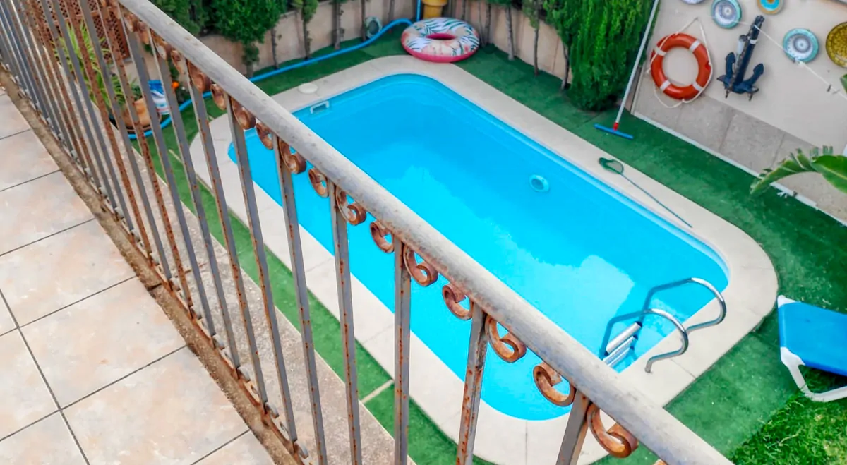 Zu-verkaufen-schöne-Doppelhaushälfte-mit-Schwimmbad-nur-wenige-Meter-vom-Strand-von-Alcudia