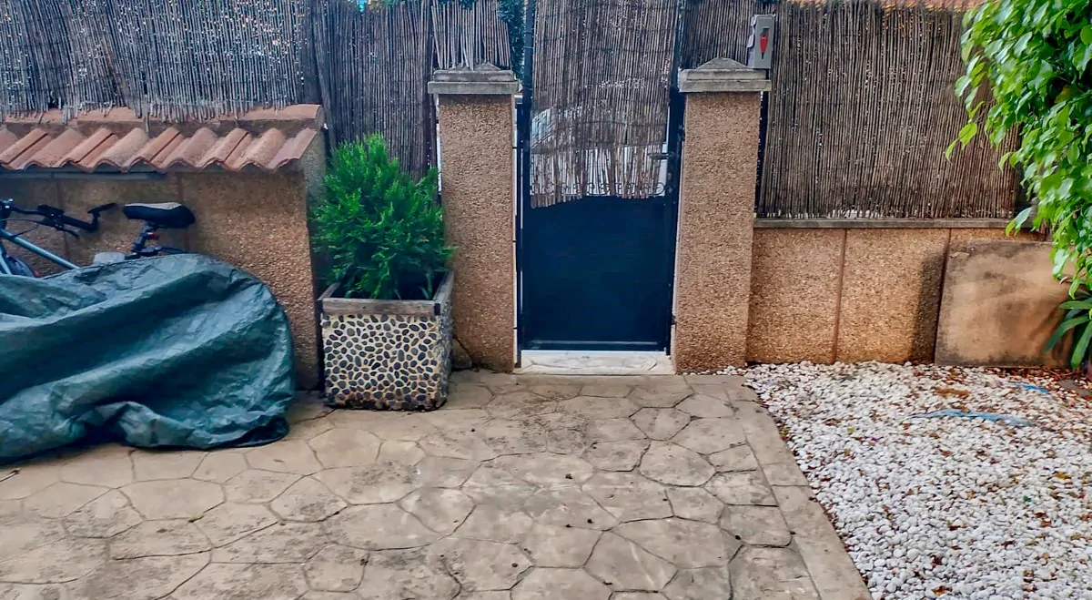 Zu-verkaufen-schöne-Doppelhaushälfte-mit-Schwimmbad-nur-wenige-Meter-vom-Strand-von-Alcudia