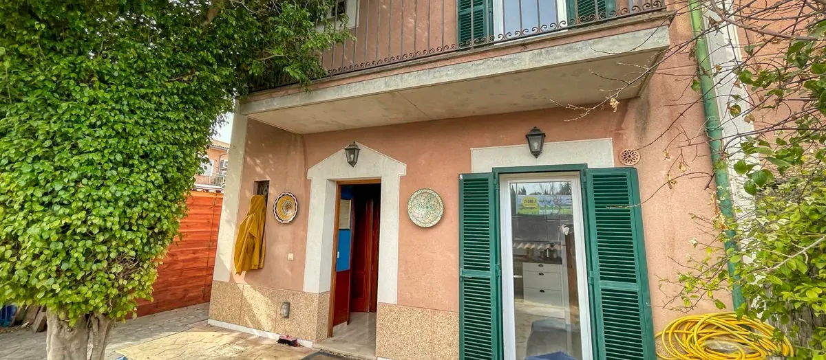 Zu-verkaufen-schöne-Doppelhaushälfte-mit-Schwimmbad-nur-wenige-Meter-vom-Strand-von-Alcudia