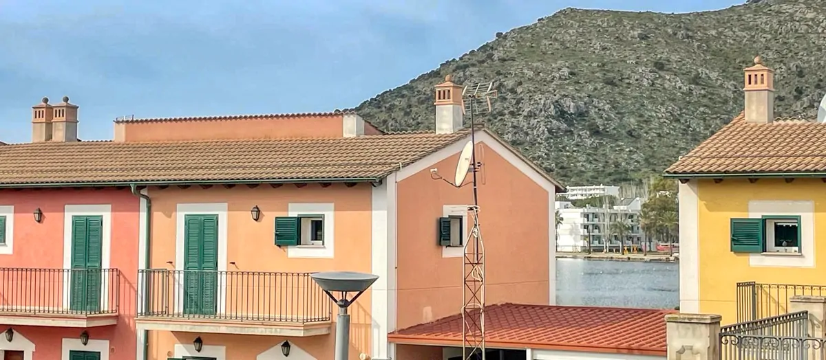 Zu-verkaufen-schöne-Doppelhaushälfte-mit-Schwimmbad-nur-wenige-Meter-vom-Strand-von-Alcudia