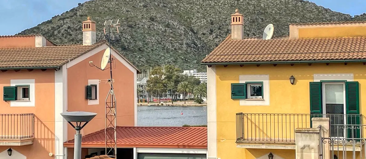 Zu-verkaufen-schöne-Doppelhaushälfte-mit-Schwimmbad-nur-wenige-Meter-vom-Strand-von-Alcudia