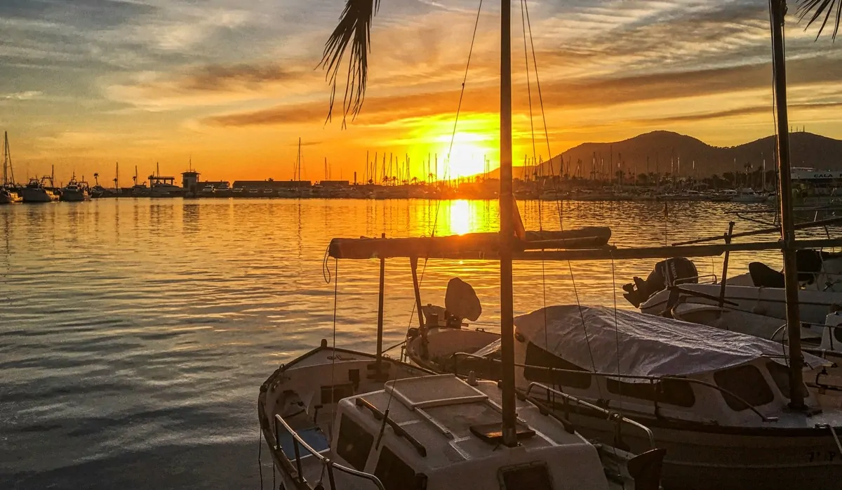 Zu-verkaufen-schöne-Doppelhaushälfte-mit-Schwimmbad-nur-wenige-Meter-vom-Strand-von-Alcudia