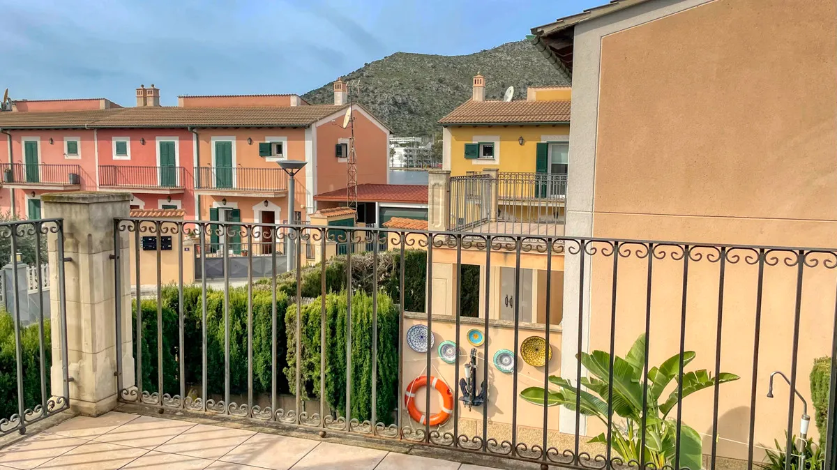 For-sale-beautiful-semi-detached-house-with-swimming-pool-just-a-few-meters-from-the-beach-of-Alcudia