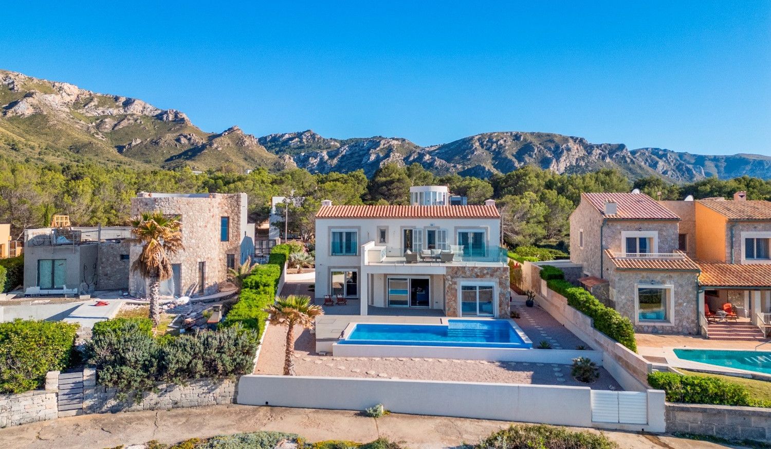 Moderne-Villa-am-Meer-in-Betlem