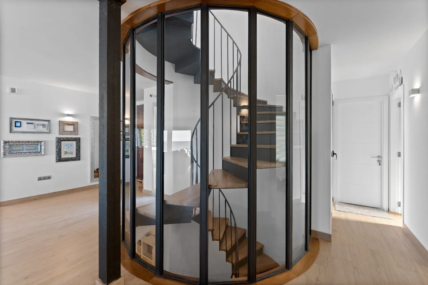Modern-sea-front-villa-in-Betlem