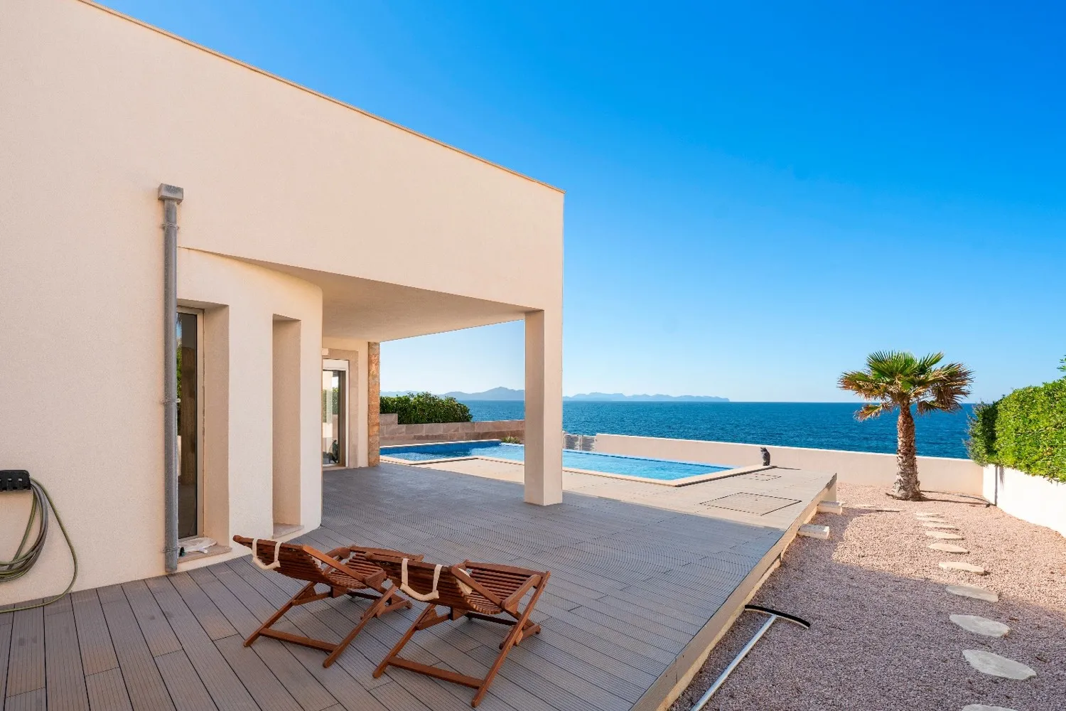 Modern-sea-front-villa-in-Betlem