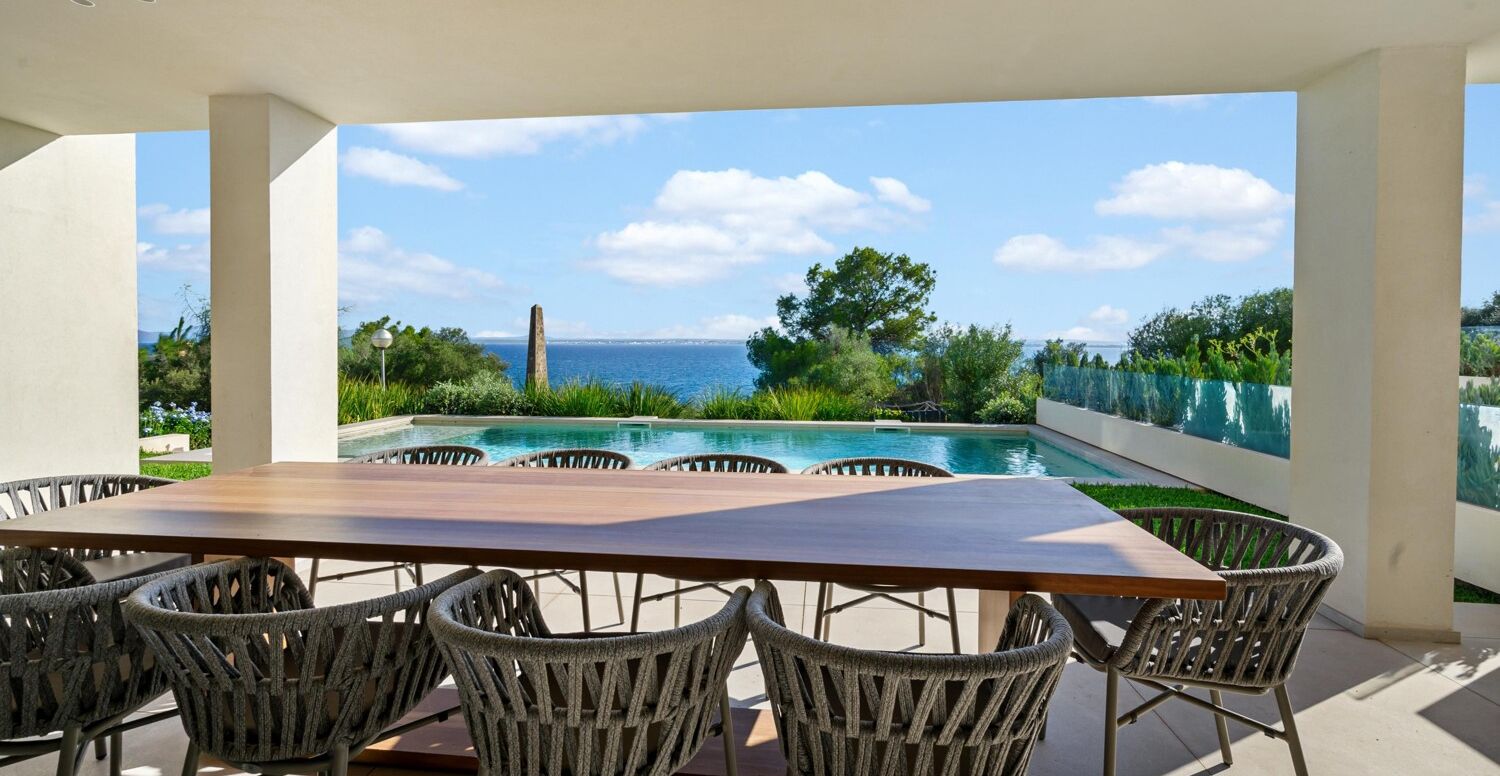 Luxuriöse-Villa-direkt-am-Meer-in-Alcanada
