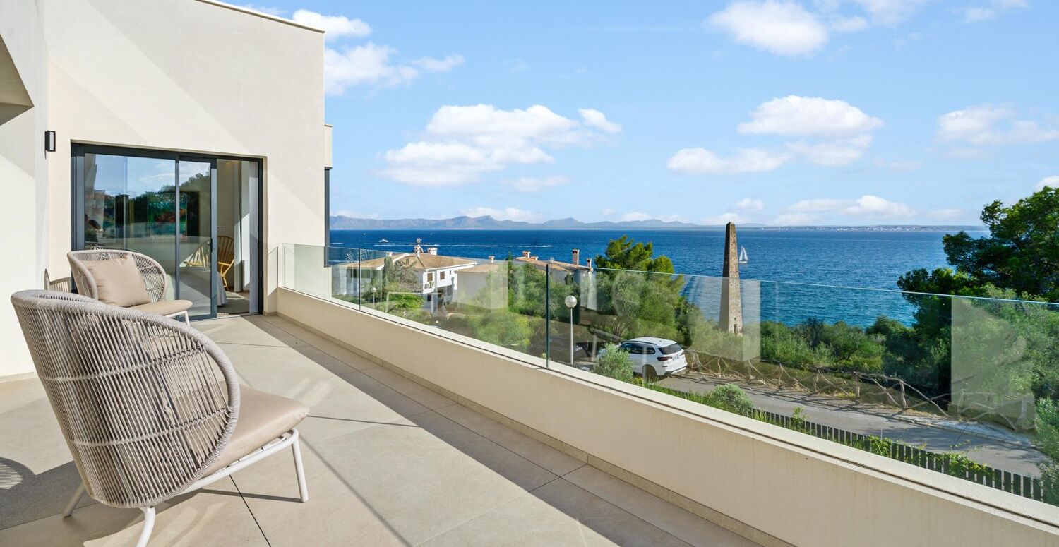 Luxuriöse-Villa-direkt-am-Meer-in-Alcanada