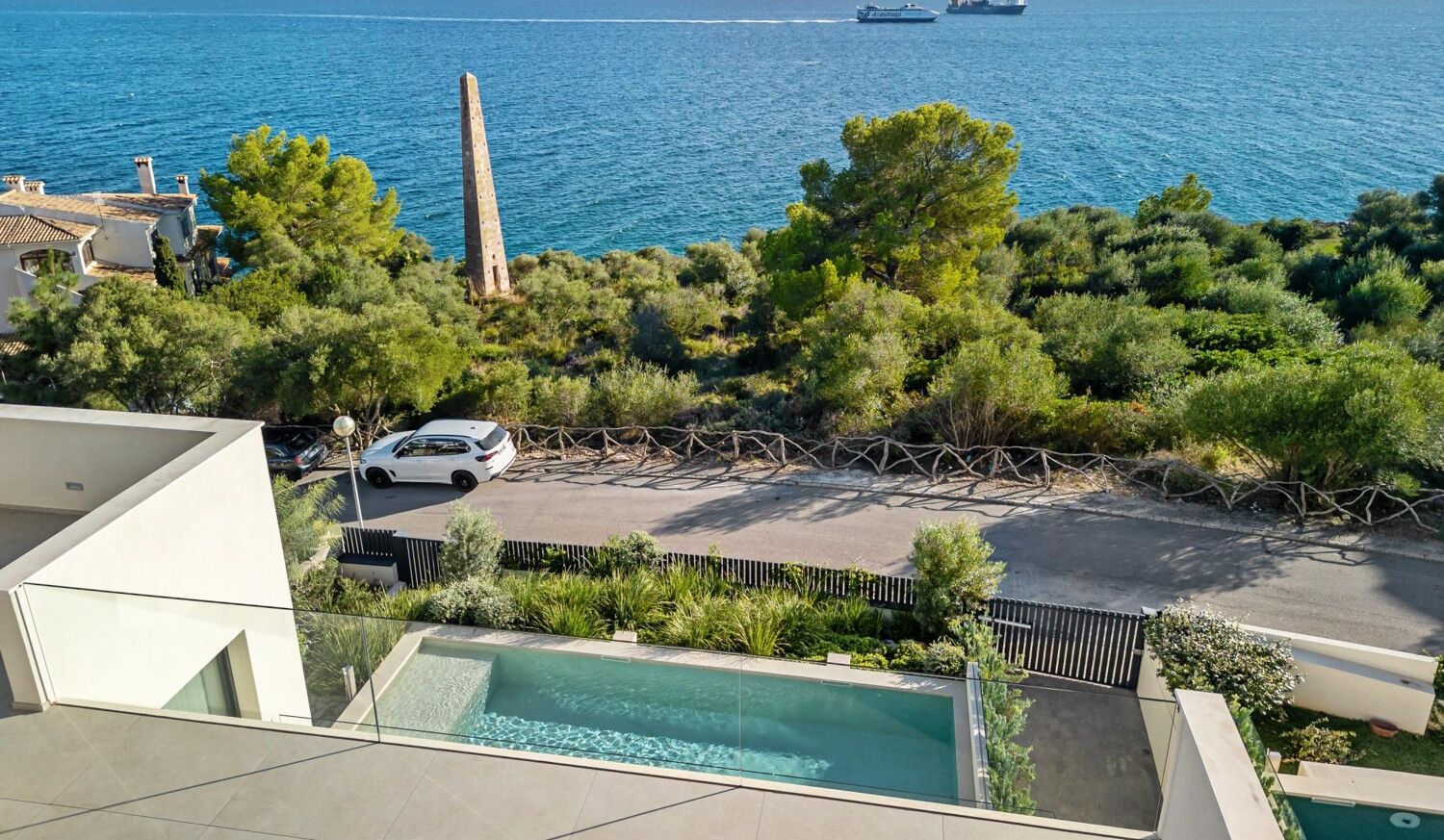 Luxuriöse-Villa-direkt-am-Meer-in-Alcanada