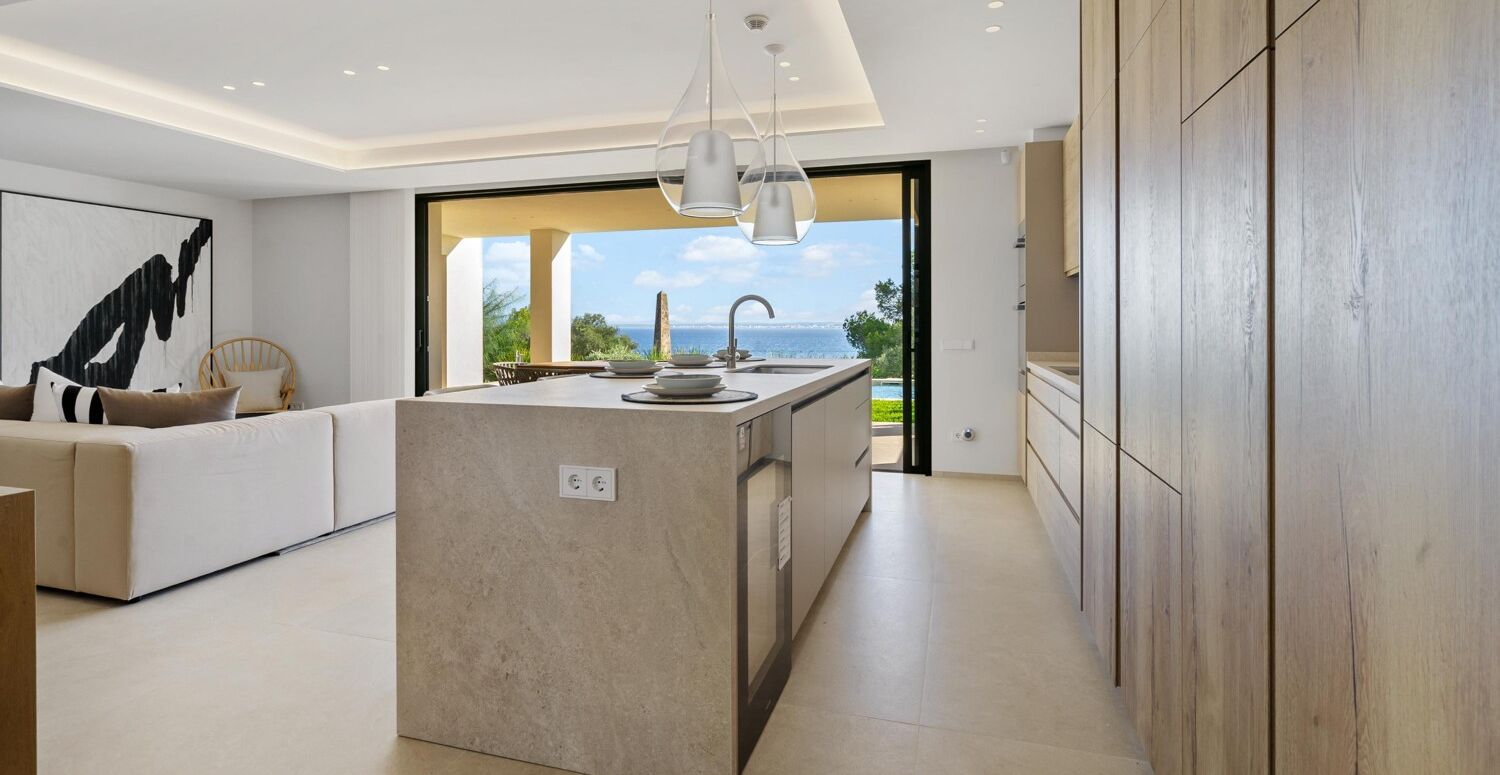 Luxuriöse-Villa-direkt-am-Meer-in-Alcanada