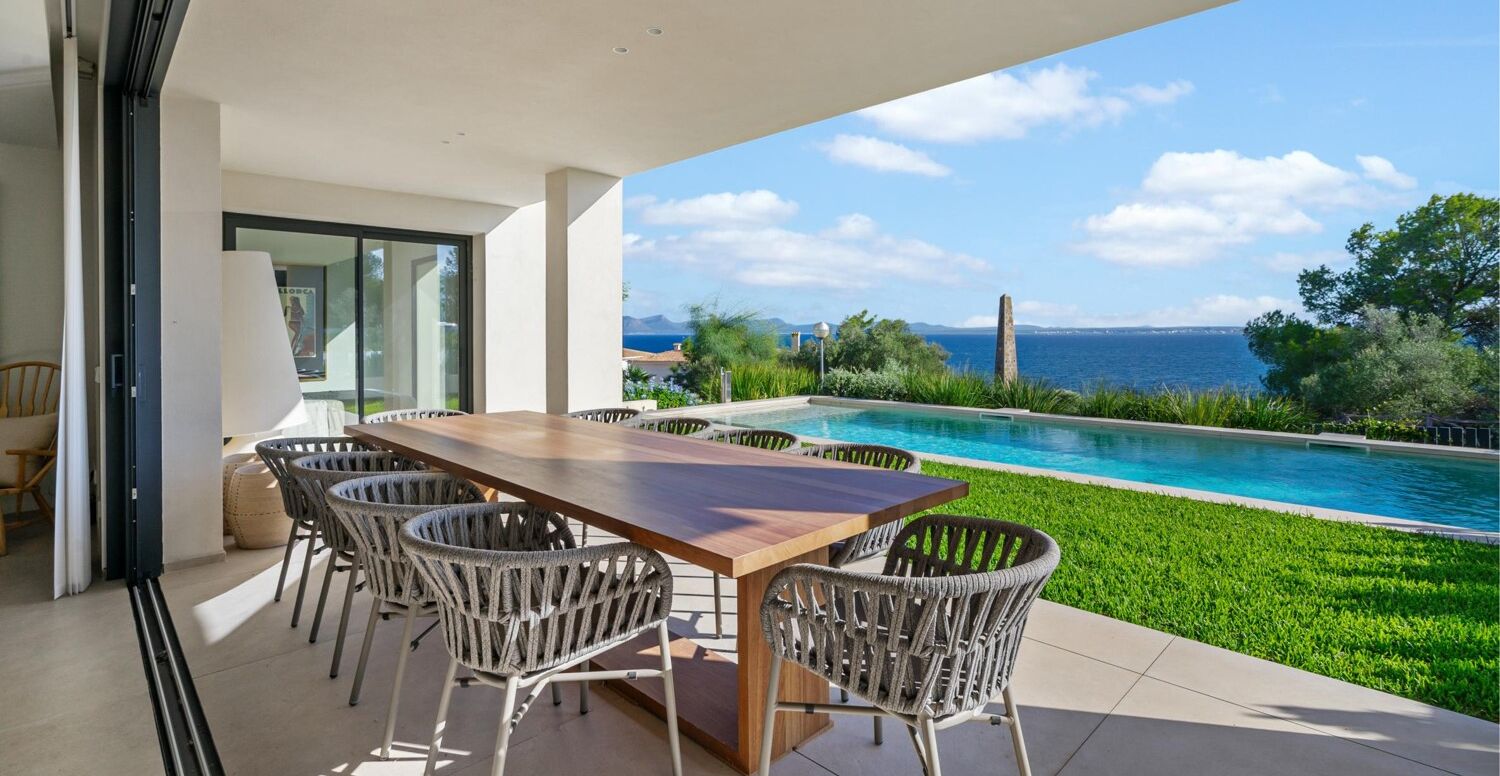 Luxuriöse-Villa-direkt-am-Meer-in-Alcanada