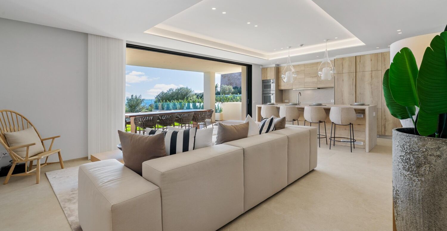 Luxuriöse-Villa-direkt-am-Meer-in-Alcanada