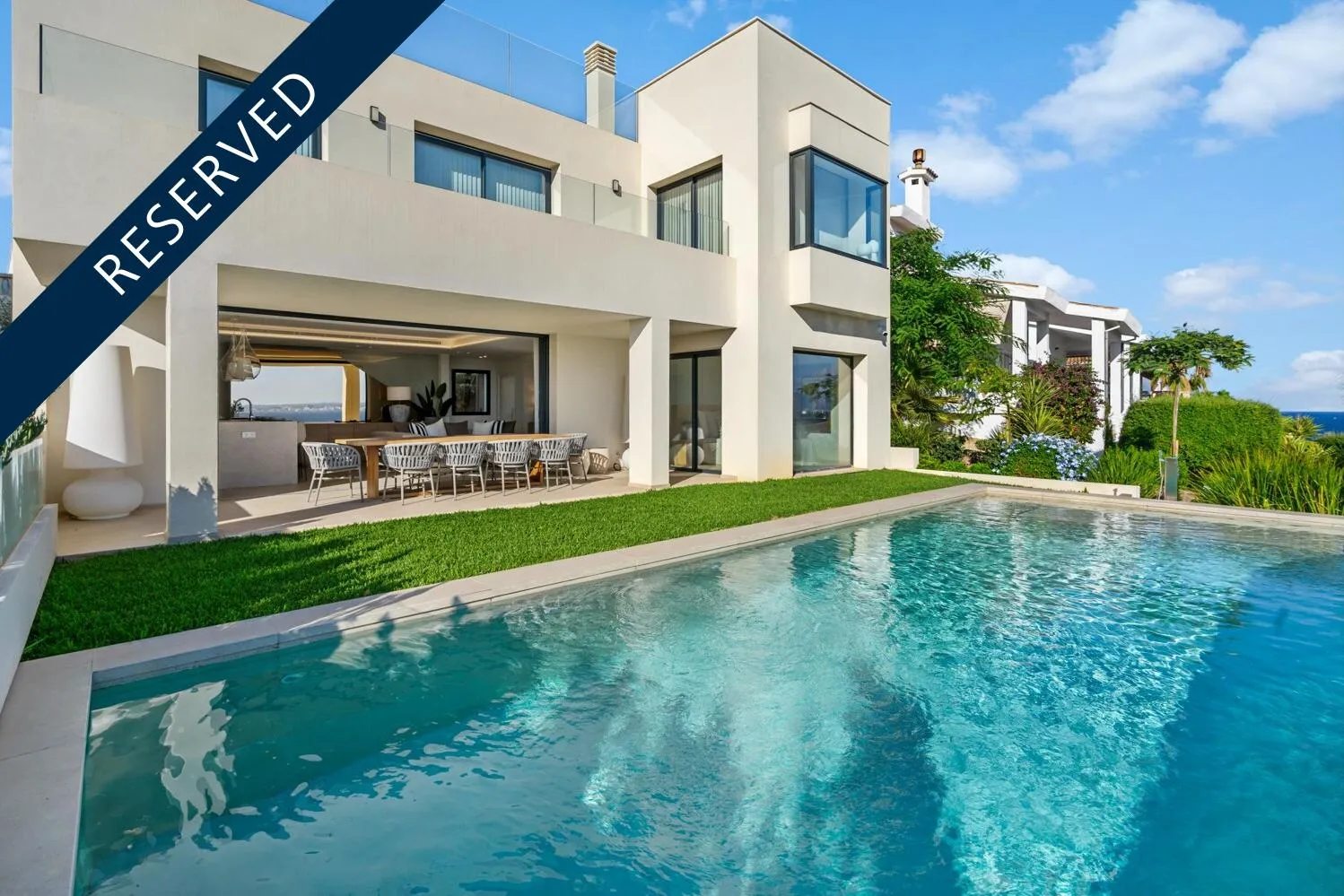 Modern villa with spectacular sea views in Alcanada
