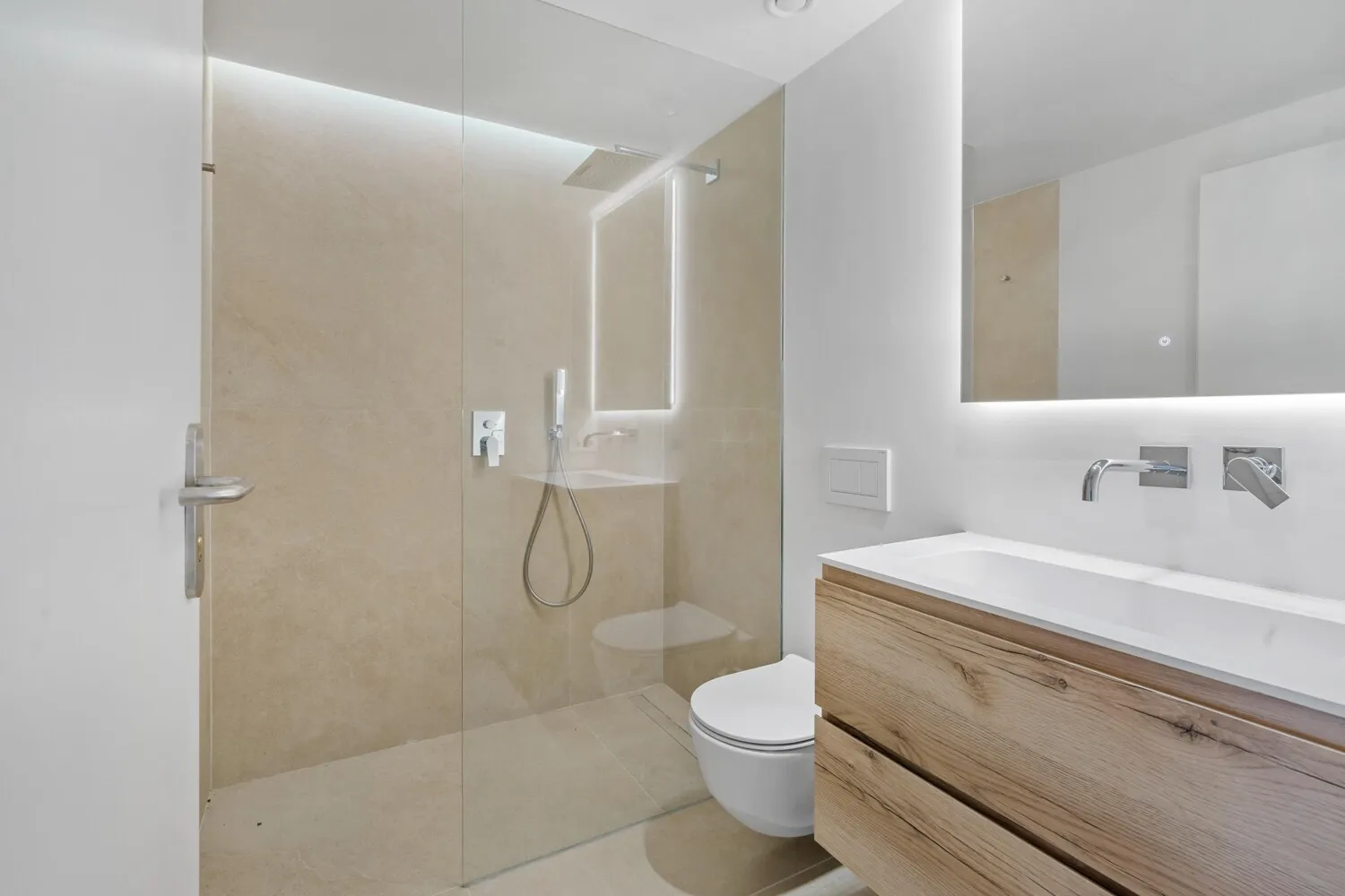 Luxurious-seafront-villa-in-Alcanada
