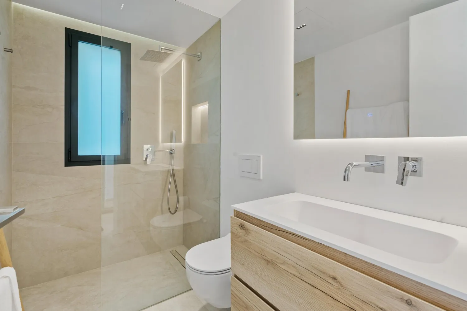 Luxurious-seafront-villa-in-Alcanada