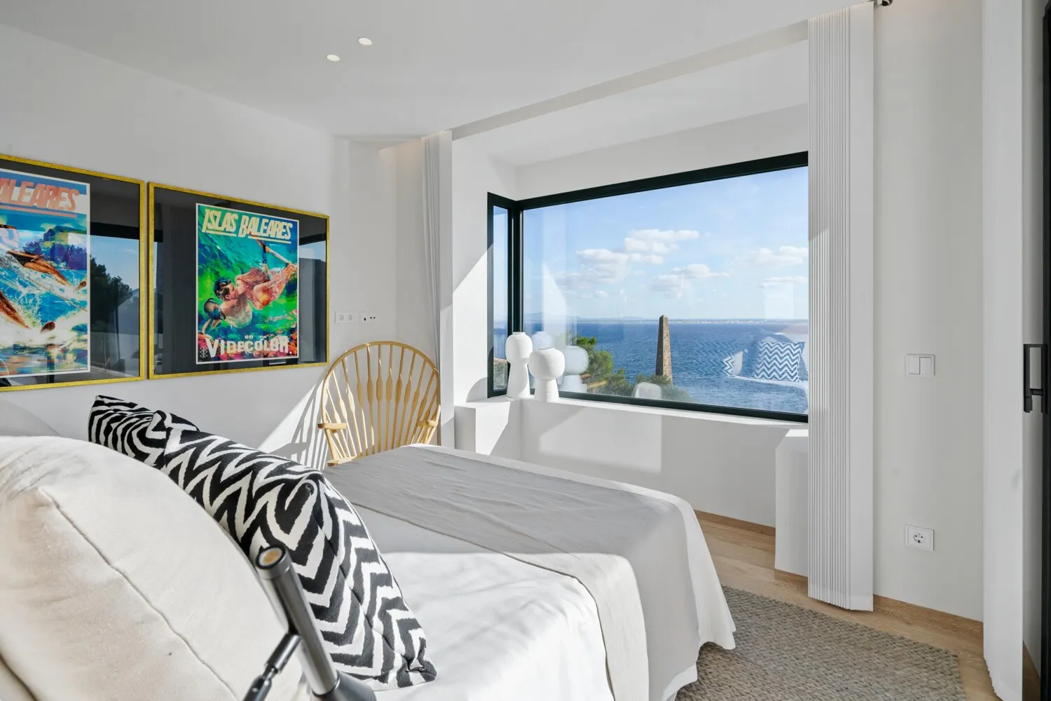 Luxurious-seafront-villa-in-Alcanada