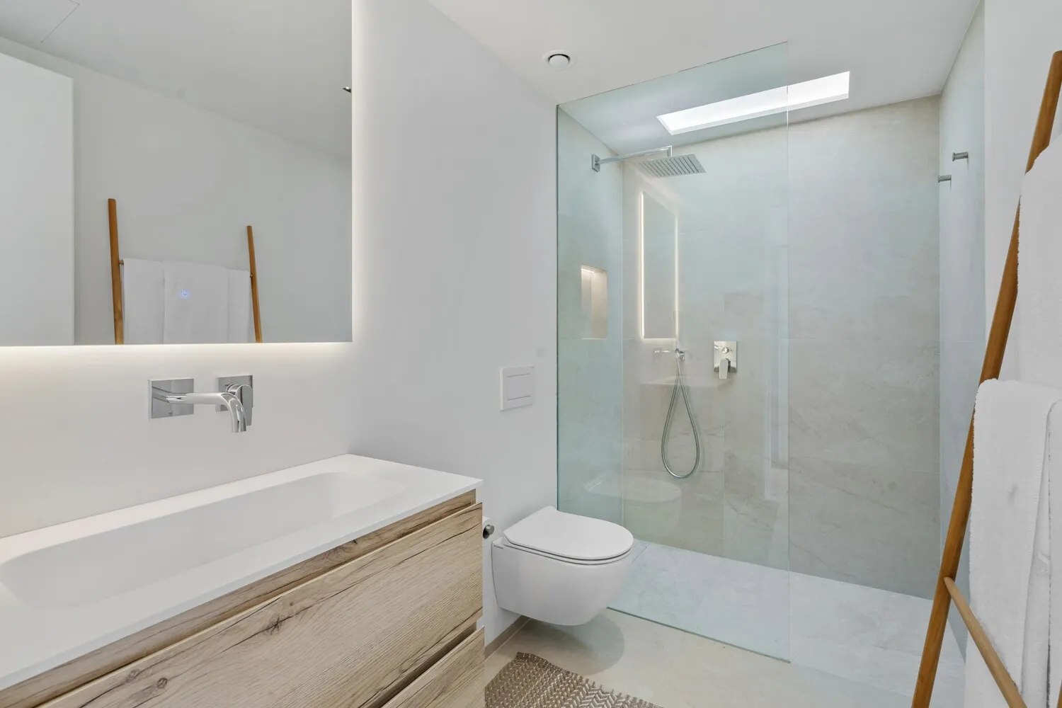 Luxurious-seafront-villa-in-Alcanada