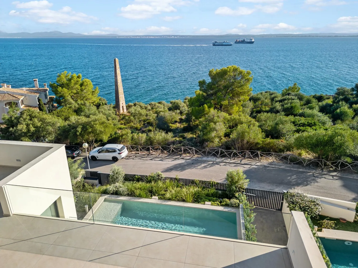 Luxurious-seafront-villa-in-Alcanada