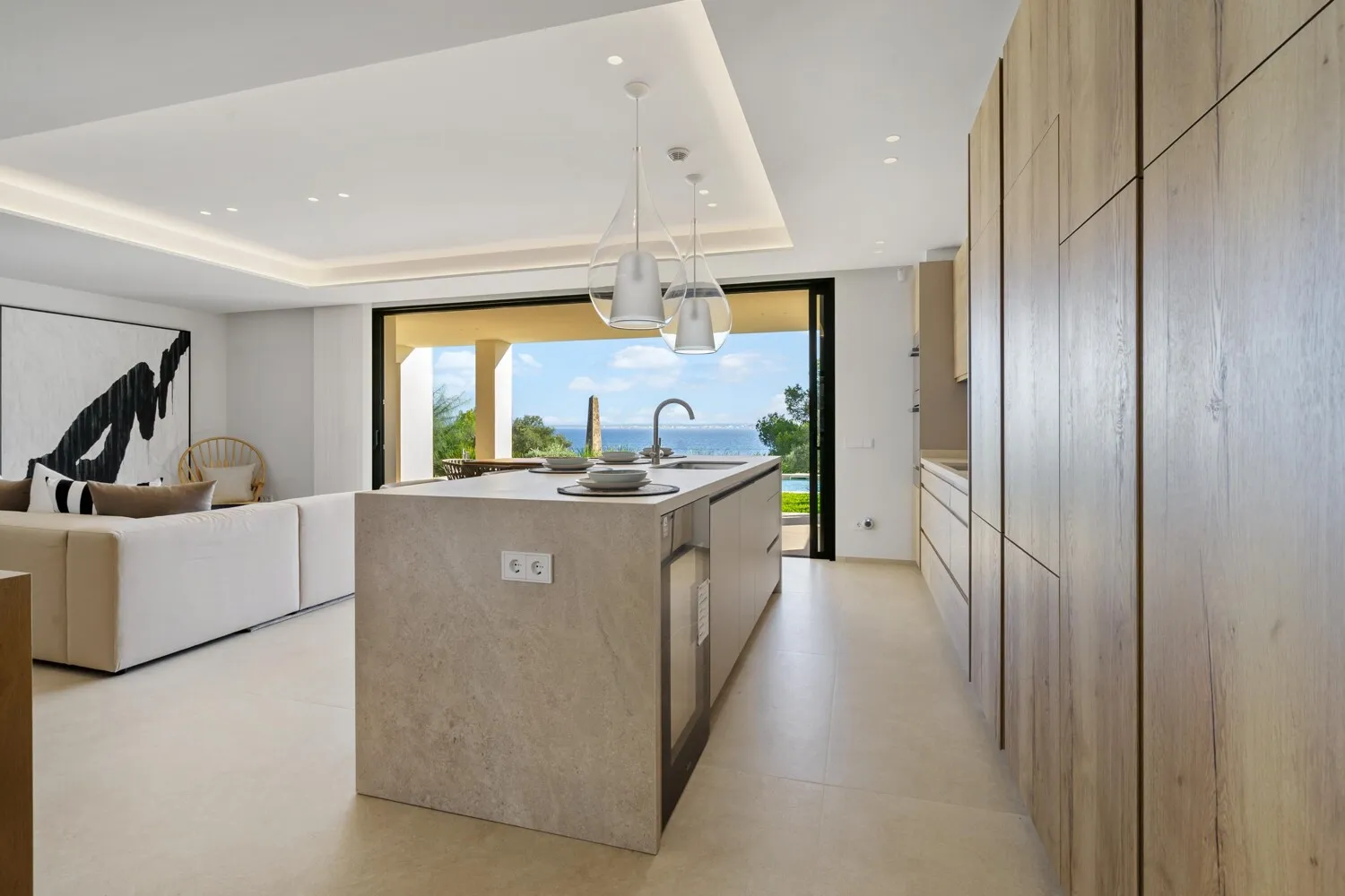Luxurious-seafront-villa-in-Alcanada