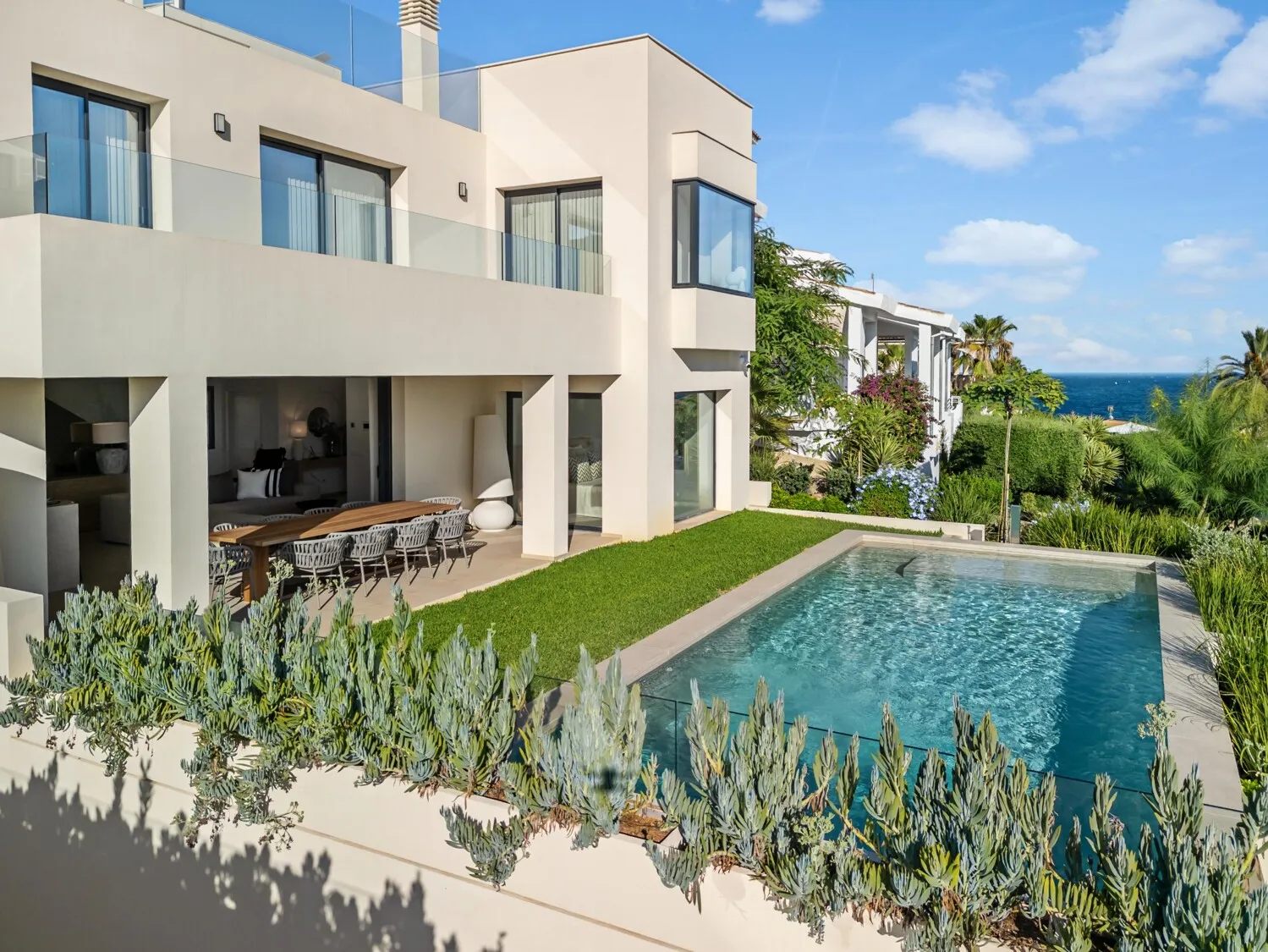 Luxurious-seafront-villa-in-Alcanada