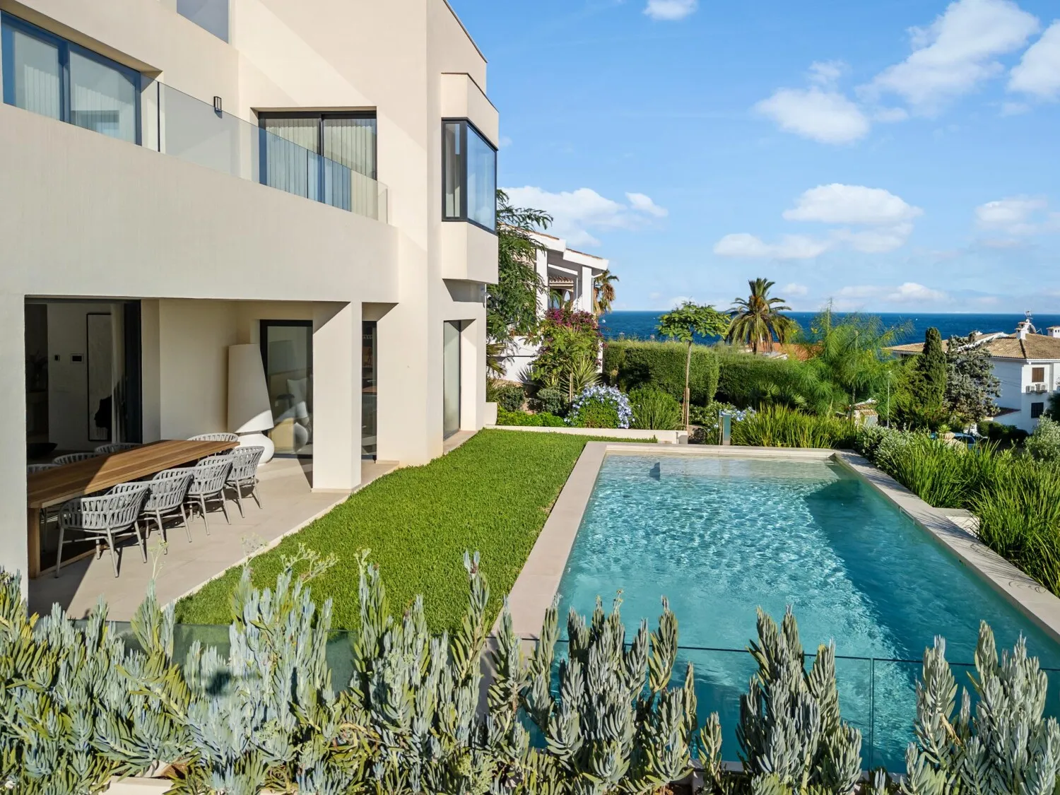 Luxurious-seafront-villa-in-Alcanada