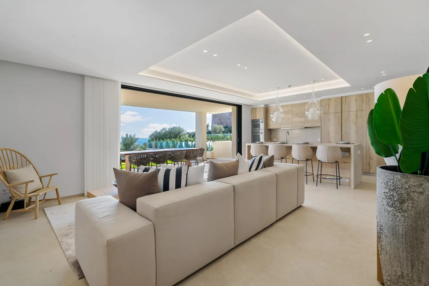 Luxurious-seafront-villa-in-Alcanada