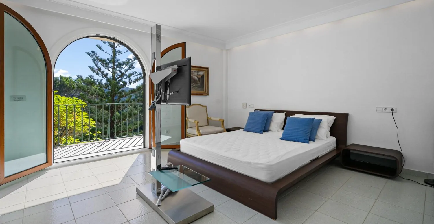 Villa-mit-Aussicht-in-den-Bergen-von-Pollensa