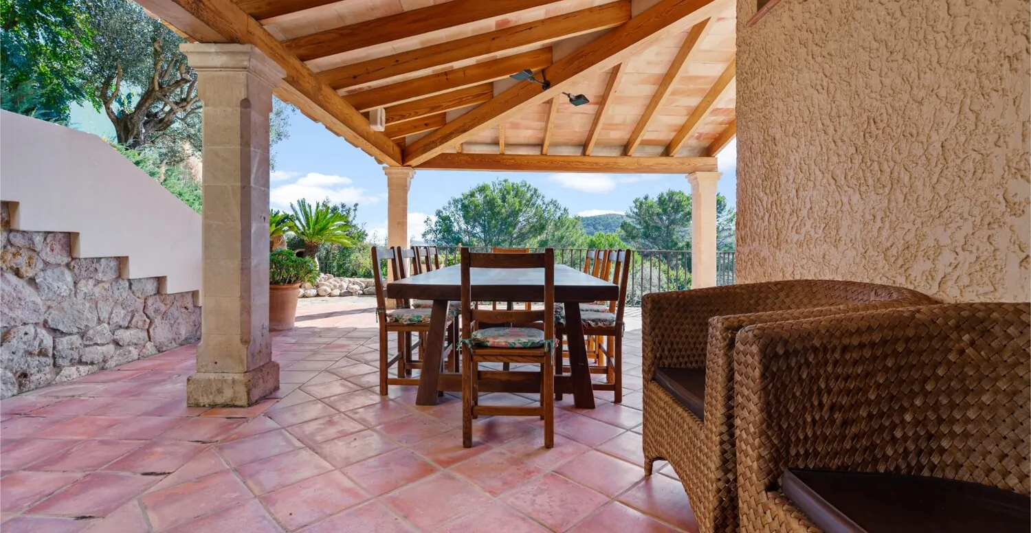 Villa-mit-Aussicht-in-den-Bergen-von-Pollensa