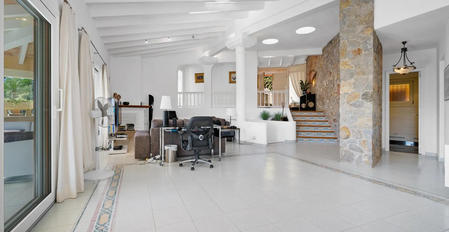 Villa-mit-Aussicht-in-den-Bergen-von-Pollensa