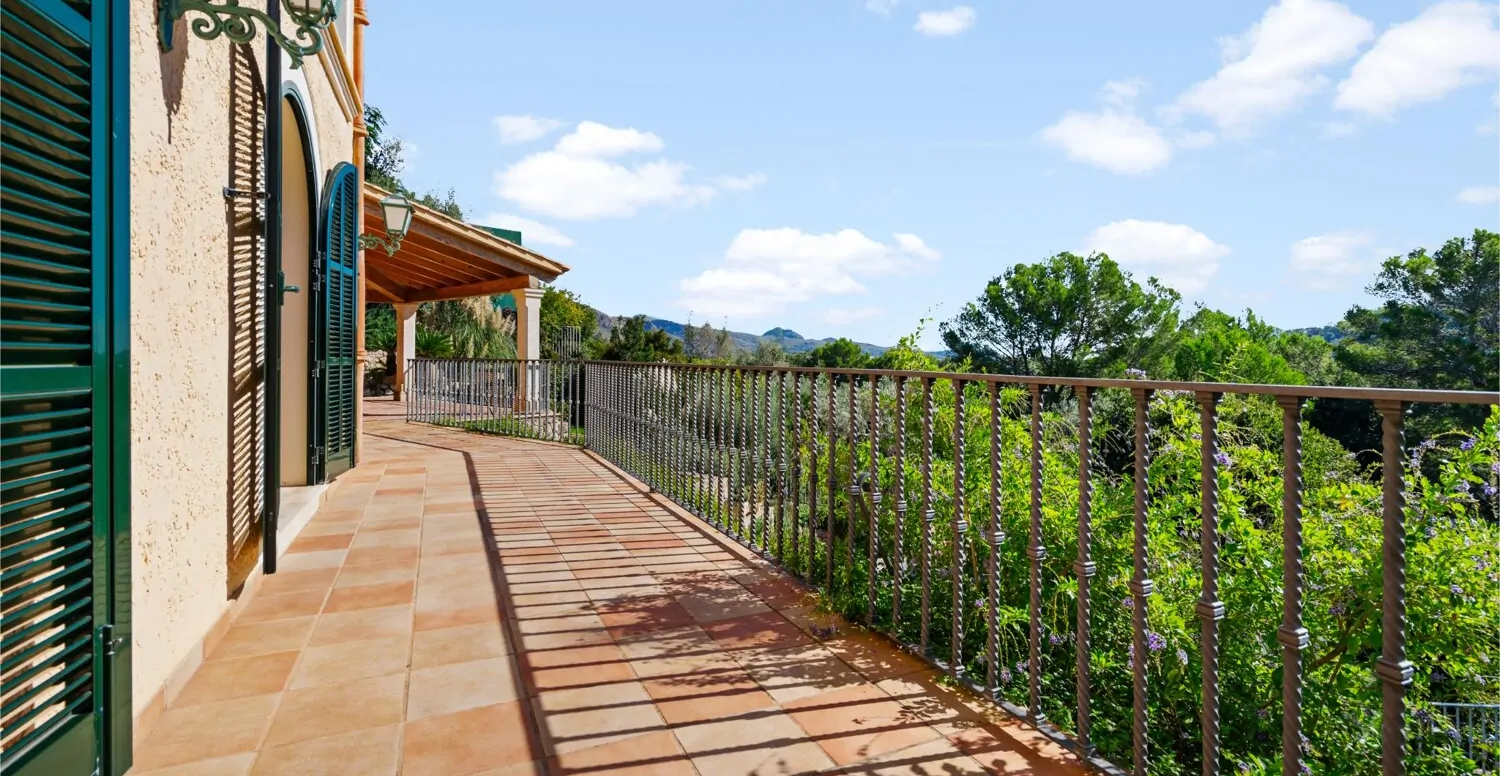 Villa-mit-Aussicht-in-den-Bergen-von-Pollensa