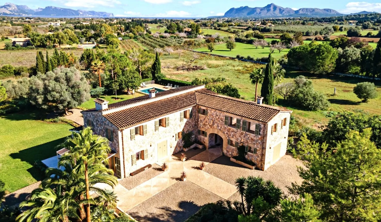 Luxus-Finca-zwischen-Pollensa-und-Alcudia