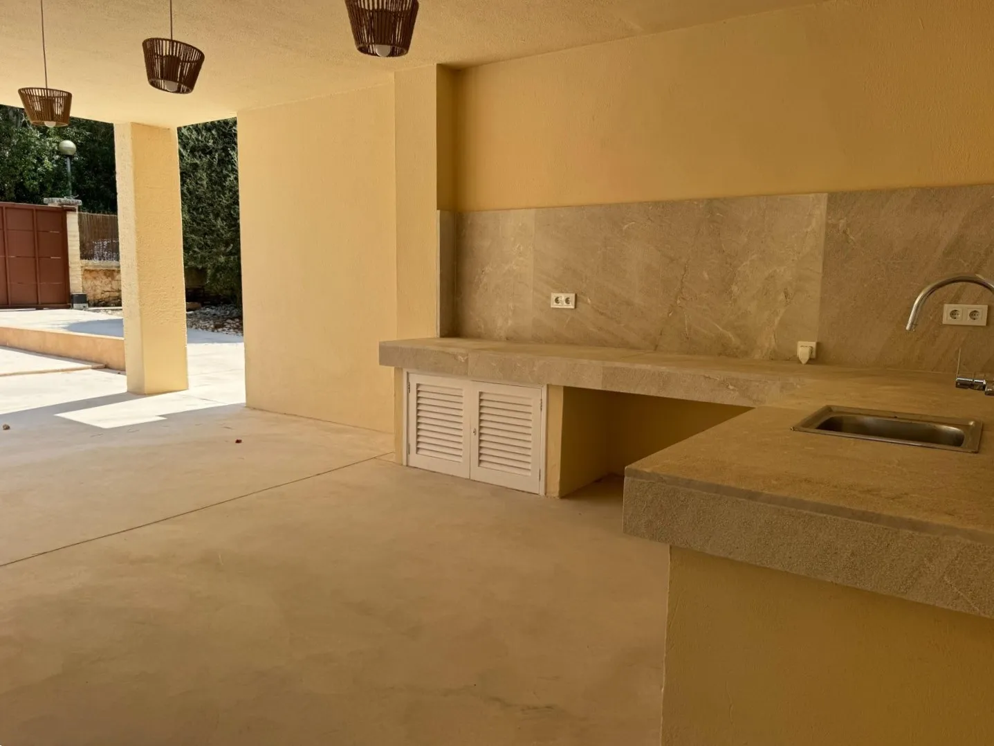 Outdoor kitchen